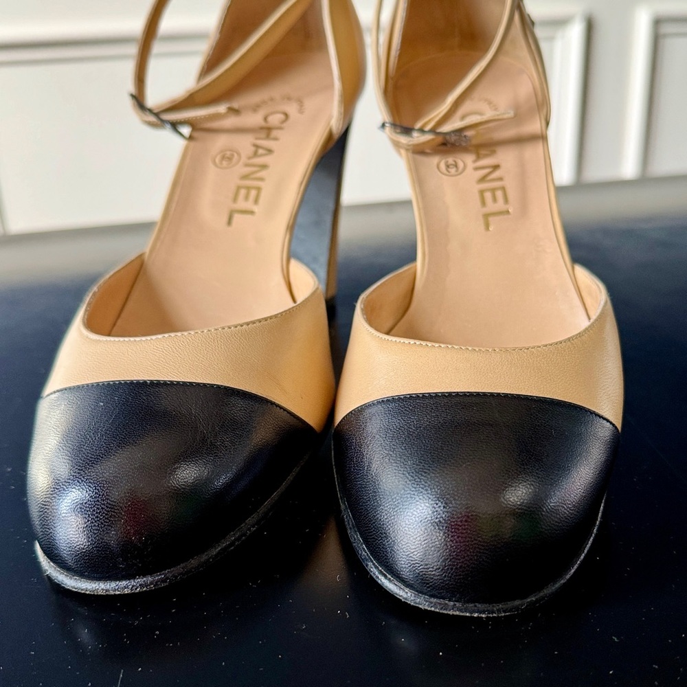 CHANEL Beige and Black Women's Shoes - Picture 3 of 8